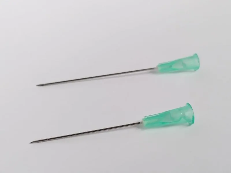 Jak dobrać rozmiar igły do zastrzyku domięśniowego? Praktyczne rady i wskazówki