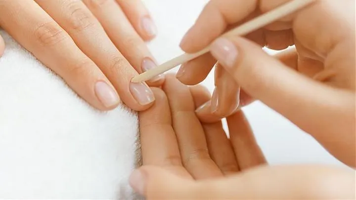 Skuteczna pielęgnacja paznokci rąk i stóp